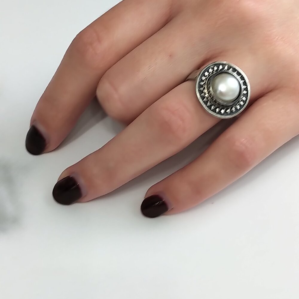 Spectacular Vintage Mabe Pearl and 925 Sterling Silver Lunar Ring - Picture 8 of 9